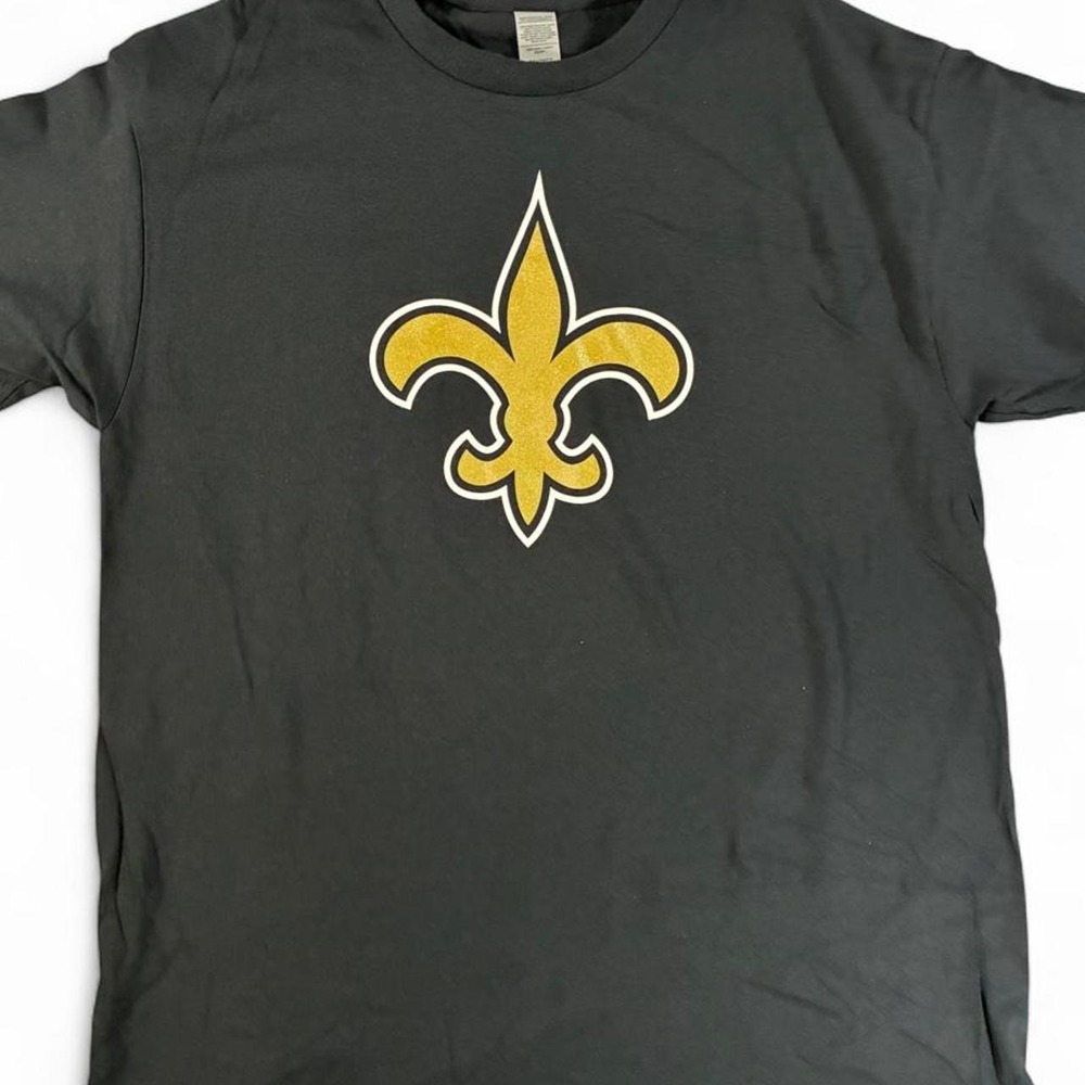 NWOT NFL Team Apparel New Orleans Saints black cotton t-shirt with gold Logo. LG
